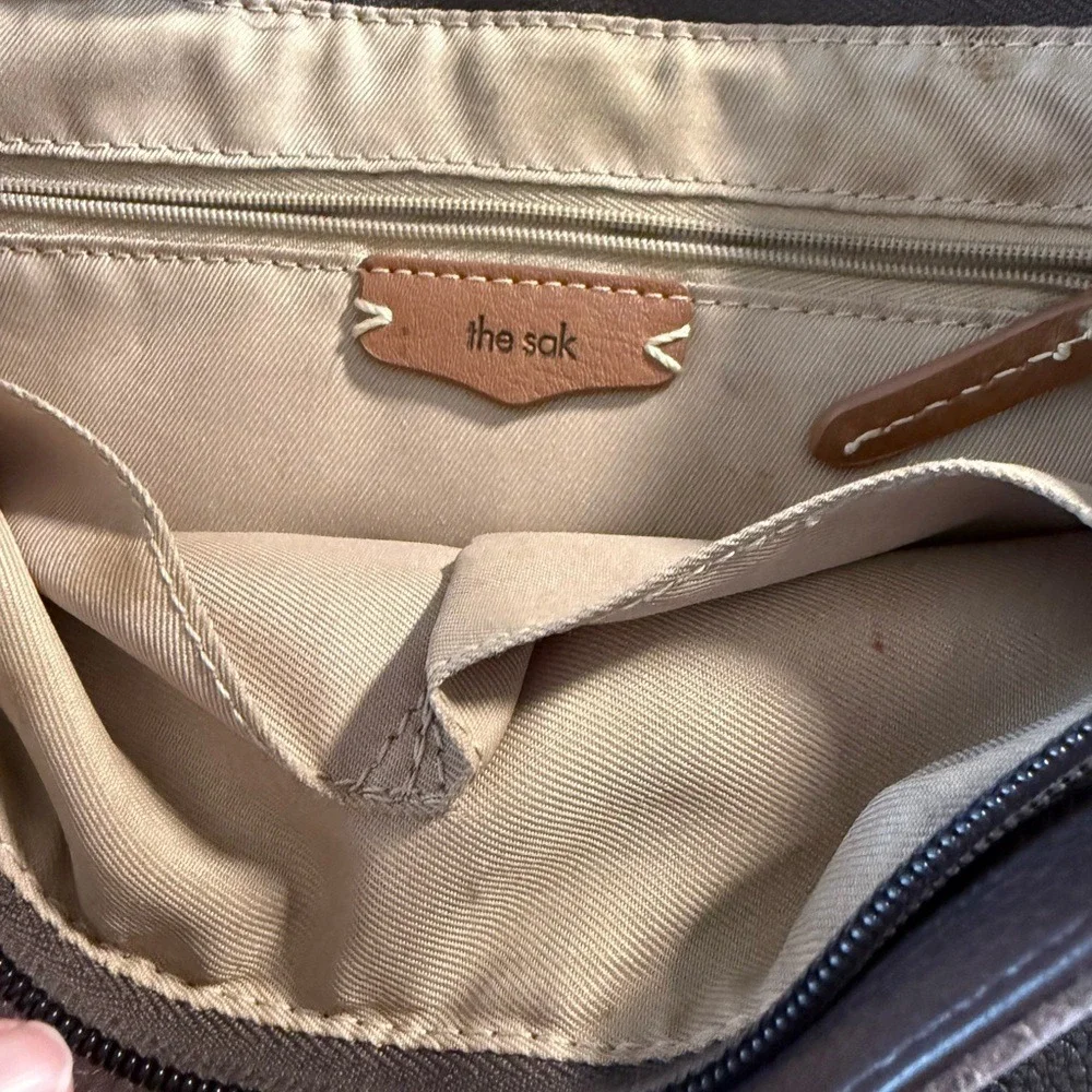 The Sak Crossbody Bag Medium Brown Excellent Pebbled Leather Chevron Strap